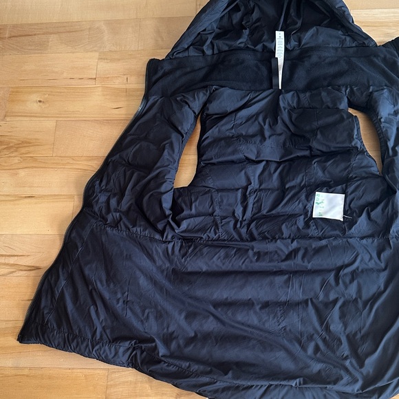 Lululemon Athletica Black Hooded Down-Filled Puffer Vest - Picture 5 of 7